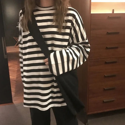 2026 New Arrival Stylish Fashionable Black-and-White Striped Back-to-School Oversized Crew Neck Long-Sleeve T-Shirt