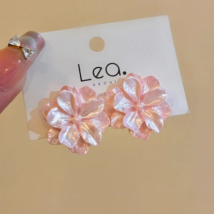 Big White Camellia Flower Stud Earring Female Simple Exaggerated Resin Ear Jewelry Wedding Best Friend Christmas Gift