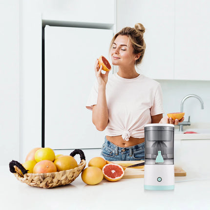 Electric Orange Juice Squeezer Hands Free Portable Citrus Juicer for Orange Lemon Apple Tomato Grape USB Powered