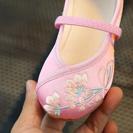 Children Fashion Girls Embroidered Shoes Chinese Ethnic Style Princess Dance Shoes Kids Causal Ancient Hanfu Shoes Handmade Flat