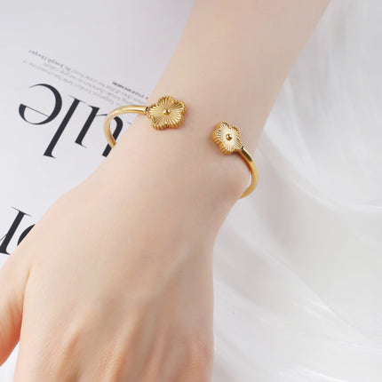 Metal Laser Five Leaf Flower Bracelet Necklace Earrings Jewelry Set Classic For Woman Stainless Steel Jewelry Daily Wear Clover