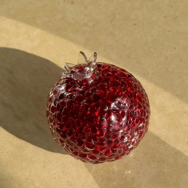 AHandcrafted Pomegranate-Shaped Stress Relief Ball Creative Malleable Durable Acrylic Squeeze Toy Fun Novelty Holiday Party Gift