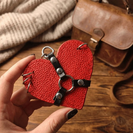Fashion Y2K Rivet Heart Bag Charm Punk Gothic Leather Heart Keychain Black Red Bag Pendant Bag Hanging