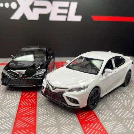 1:36 Toyota Camry XSE High Simulation Pull Back Car Model Car Metal Diecast Alloy Toy Car for Kid Gifts Collection