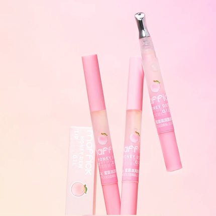 Peach Lip Oil, enriched with plant-based squalane, contains vitamin E and glycerin for long-lasting hydration and soft lips.