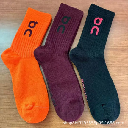 New Fashionable Couple Socks Mid-Calf 3 Pairs Pure Color Sporty Cotton Socks for Men And Women Suitable for All Seasons