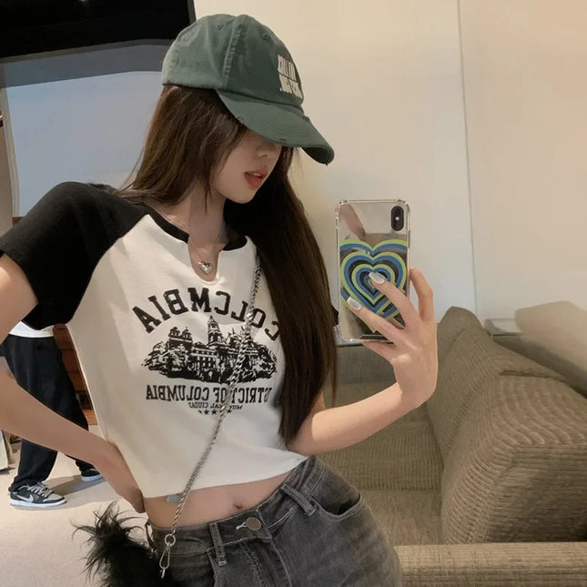 2023 New Summer Women's T-shirt American Style Vintage Design Sensibility Cropped Student Top Trendy V-neck Short Sleeves