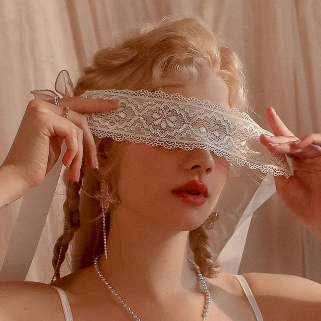 Lace Black Eye Mask for Women - Hollow Out Blindfolded Patch Cosplay Costume Accessory with Bandage Strap for Prom and Sexy Attire