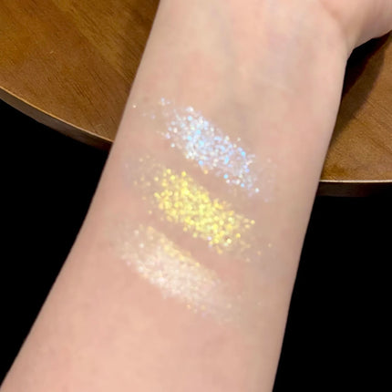 The best-selling Truth Rizhao Jinshan High Gloss Powder Three-color High Gloss Cream is a fine pearlescent facial contouring, br