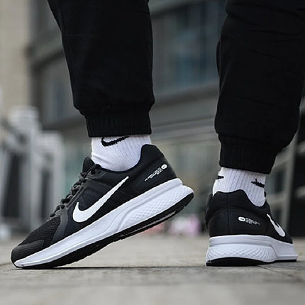 Nike Men's Shoes Run Swift 2 Fitness Running Shoes New Lightweight Casual Sports Shoes Black and White Low-Top Lightweight Running Shoes High Value for Money Cu3517-004