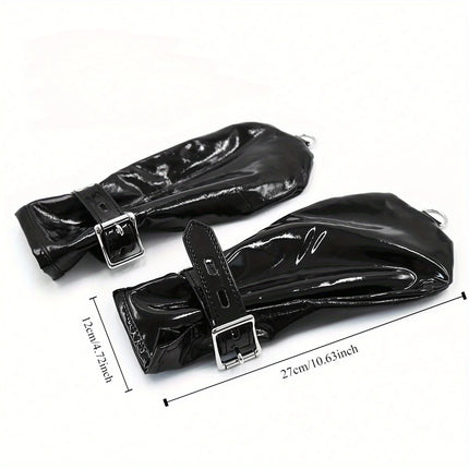 Sex toys, patent leather handcuffs, bright leather hand buckles, tied hands, toys, restrained and bound adult products.