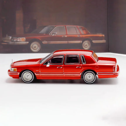 MK 1:64 Scale 1992 Town Car Alloy Car Model Adult Classic Collection Souvenir Display Gift