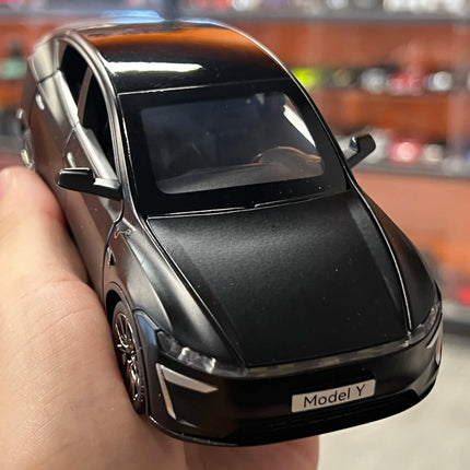 New 1:32 Model Y Electric SUV Alloy Metal Diecast Model Car Sound And Light Pull Back Children Toy Cars Birthday Present Friend