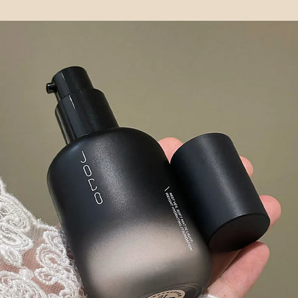 Misty Soft Matte Liquid Foundation Has a Creamy Texture That Is Light and Breathable. It Is Long-Lasting, Waterproof, Oil-Controlling, and Does Not Remove Makeup. Beginners Can Apply Makeup Easily