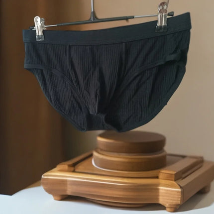 Men's briefs with fashionable and sexy underpants and large pockets