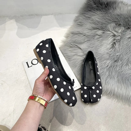 2025 Polka Dot Women Retro Flats Loafers Ballerina Shoe Japanese Style Tabi Ninja Shoes Split Hoof Toe Boat Shoes Female shoes