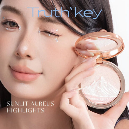 The best-selling Truth Rizhao Jinshan High Gloss Powder Three-color High Gloss Cream is a fine pearlescent facial contouring, br