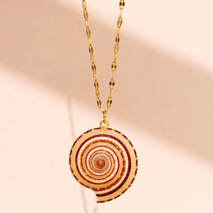 Retro Gold-Tone Shell Pendant Necklace Unique Layered DIY Fashion Jewelry for Women Perfect for Beach Vacations Gift Idea