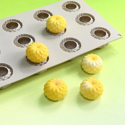 New Arrival 12 Hole Chrysanthemum Silicone Mousse Cake Mold DIY Sweet Flower Bud Mould Jelly Pudding Chocolate Fruit Baking Tool
