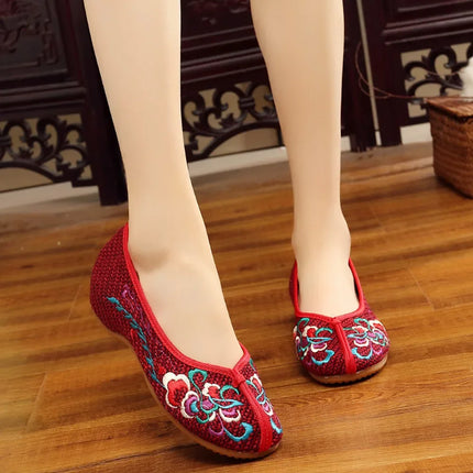 Fashion Embroidery Chinese Style Low-heel Women Shoes Elegant Casual Zapatos Vintage Woman Cloth Single Shoes Ethnic Style