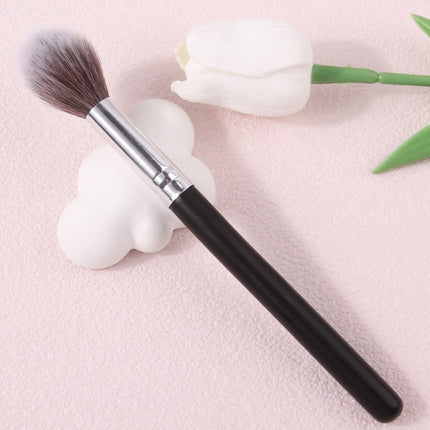 Professional Setting Makeup Brush, For Setting Powders & Highlighters, Soft Bristles For Precision Dusting, Helps Lock in Founda