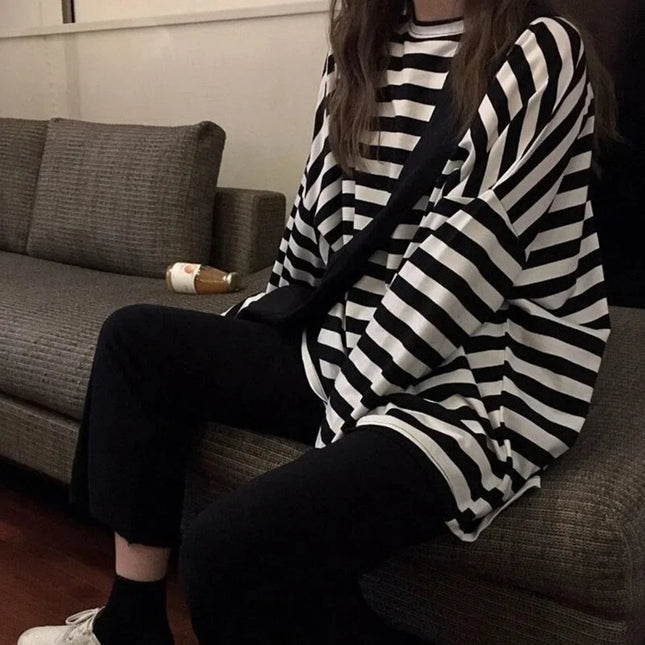2026 New Arrival Stylish Fashionable Black-and-White Striped Back-to-School Oversized Crew Neck Long-Sleeve T-Shirt