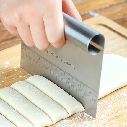 1PC Stainless Steel Dough Pastry Scraper Pizza Cutter Chopper with Measuring Scale Multipurpose Cake Bread Separator Scale Knife