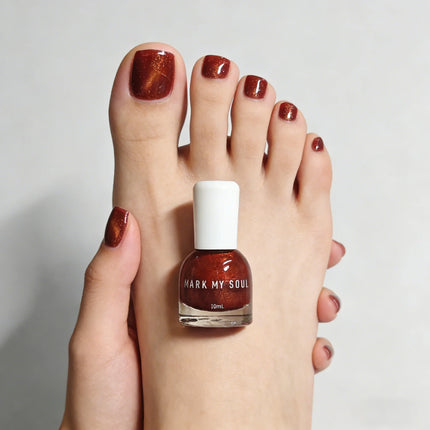 S166 Rust Berry 10ml No-Bake Cat Eye Nail Polish. Crystal Berry color series base with berry red fragments. Quick-drying