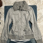 GRAY / L