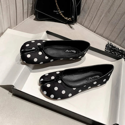 2025 Polka Dot Women Retro Flats Loafers Ballerina Shoe Japanese Style Tabi Ninja Shoes Split Hoof Toe Boat Shoes Female shoes