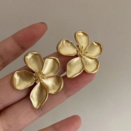Gold Color Matte Texture Metal Flower Retro Earrings for Women Girls Fashion Party Jewelry Gifts 2024