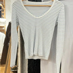 blue u-neck / One Size