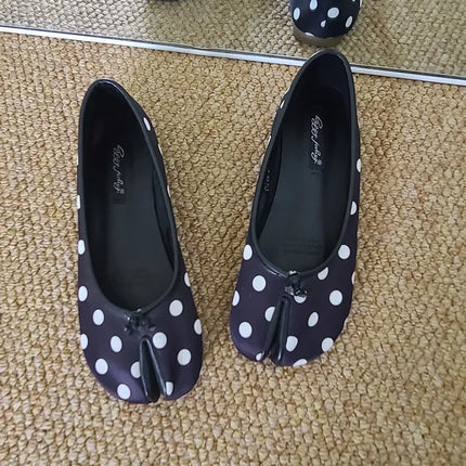 2025 Polka Dot Women Retro Flats Loafers Ballerina Shoe Japanese Style Tabi Ninja Shoes Split Hoof Toe Boat Shoes Female shoes