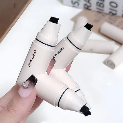 Waterproof Double-Wing Integrated Eyeliner Stamp - Sweat Proof & Long Lasting Easy to Use for Beginners Lazy Makeup Stencil
