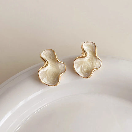 Artistic Abstract White Black Pink Color Cloud Irregular Stud Earring for Women Temperament Ear Jewelry Simple Party Gift