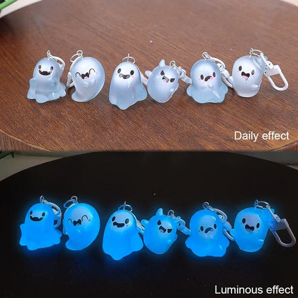 Ghost Keychain Luminous Keyring Halloween Key Holder Glow in The Dark Pendant Cartoon Resin Charm for Backpack Earphone Car Keys