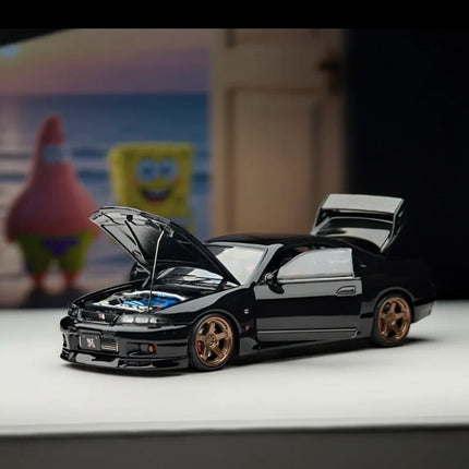 FH1:64 full-opening car model, Skyline R33 R32 detailed engine, double-layer transparent crystal platform, gift box packaging
