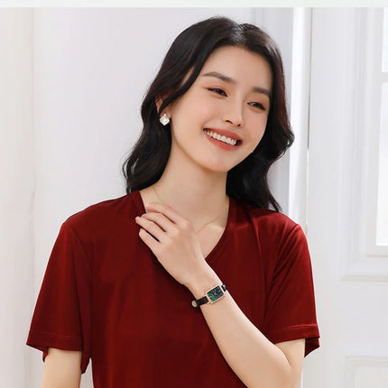 2026 Summer New Women's T-shirt V-neck Knitted Women's Short Sleeve High end Acetate Fiber White Fashion Women's Top