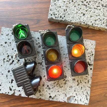 1/2Pcs Simulation Electronic Traffic Light Keychain Pendant Mini Pedestrian Light LED Light-emitting Toy Kids Cognitive Toy Gift