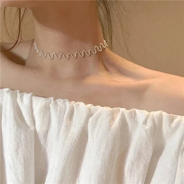 2025 New Butterfly Lamp Necklace Female Simple Light Luxury Fashion New Blue Luminous Butterfly Clavicle Chain Female Party Gift