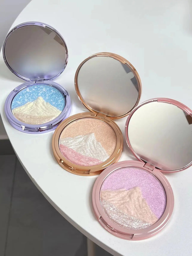 The best-selling Truth Rizhao Jinshan High Gloss Powder Three-color High Gloss Cream is a fine pearlescent facial contouring, br