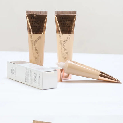 Natural liquid foundation, waterproof and sweat proof, durable makeup effect, multi color optional, create a natural foundation