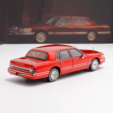 MK 1:64 Scale 1992 Town Car Alloy Car Model Adult Classic Collection Souvenir Display Gift