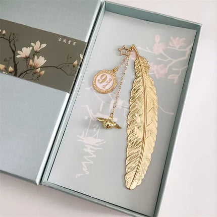 Harried Potter Exquisite Bookmark Gold Feather Snitch Hogwarts Hufflepuff Ravenclaw Slytherin Gryffindor Pendant Tassel Bookmark
