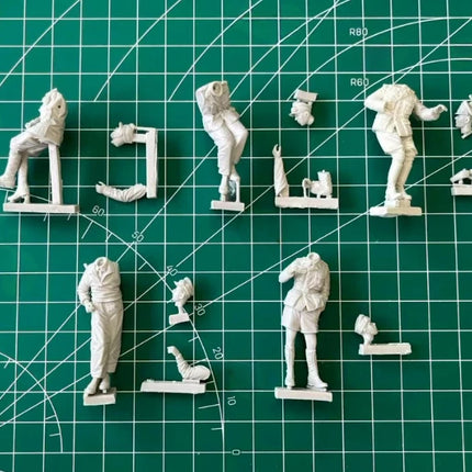 1/35 Scale Die-Cast Resin Figure Model Kit Nord Africa 1941-42 Armored Vehicle Crew 5 Figures (No Vehicle) Unassembled Unpainted