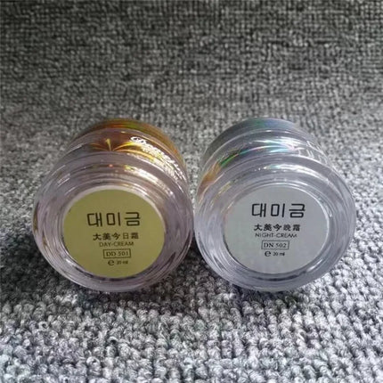 Dual Day & Night Illuminating Cream - Revitalizes Dull Complexion, Intense Moisture & Smoothing, Youthful Glow Renewal Solution