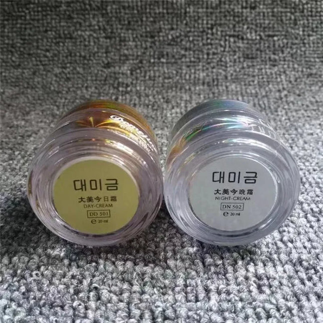 Dual Day & Night Illuminating Cream - Revitalizes Dull Complexion, Intense Moisture & Smoothing, Youthful Glow Renewal Solution