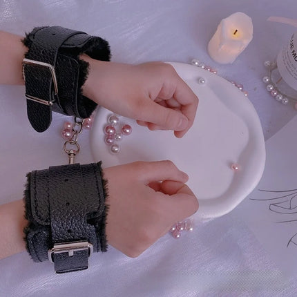 Furry Leather Toy Restraints Adult Entertainment Plush Handcuffs Footwear Teasing Couples Bondage Accessories Realistic Design