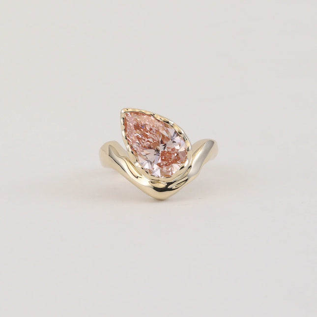 14K/18K Yellow Gold Pear Bezel Diamond Ring Organic Wave Band Lab Created Pink Diamond Engagement Ring Minimalist Fine Jewelry