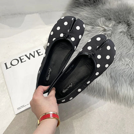2025 Polka Dot Women Retro Flats Loafers Ballerina Shoe Japanese Style Tabi Ninja Shoes Split Hoof Toe Boat Shoes Female shoes
